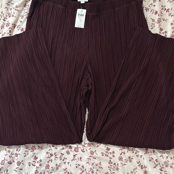 Eggplant Pleated Wide-Leg Pants - Picture 2 of 5